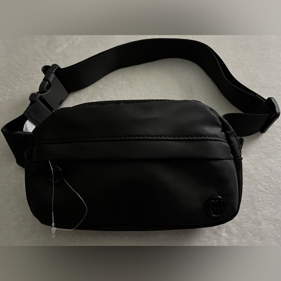 Steve Madden Black Belt Crossbody Fanny Pack Bag Set - Picture 16 of 16